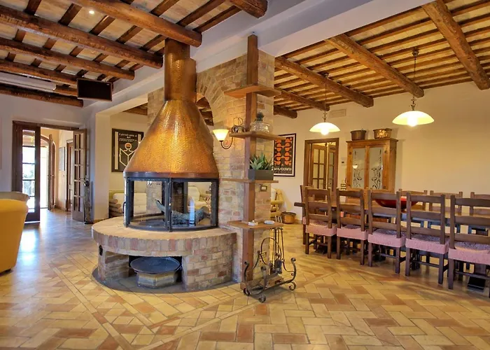 Vittoria By Posarellivillas Villa